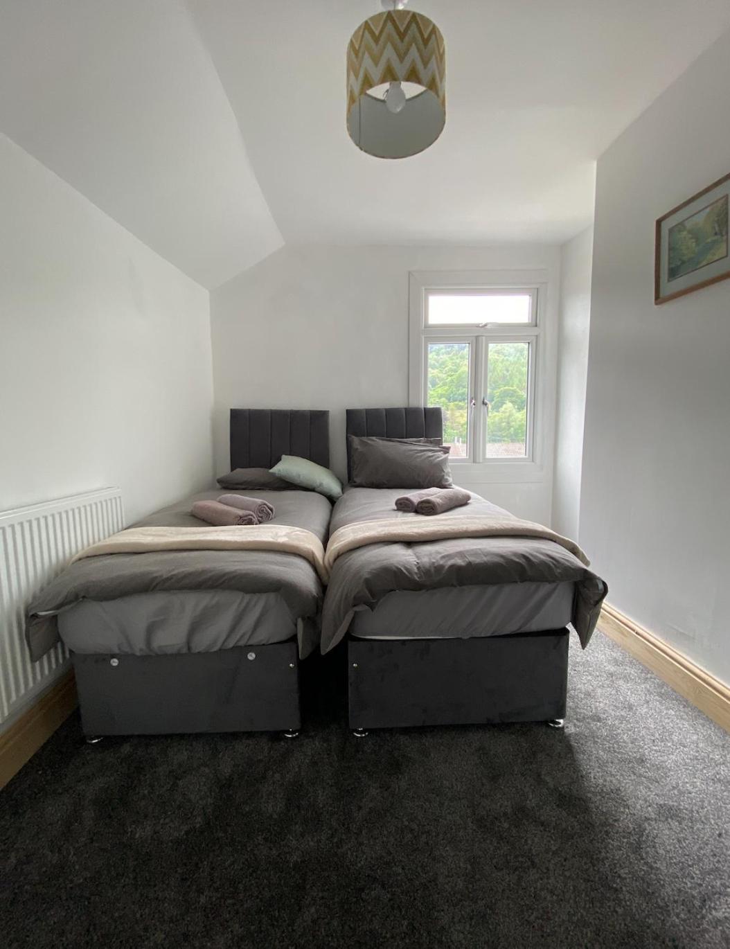 Brynhyfryd Cottage Aberaman ภายนอก รูปภาพ